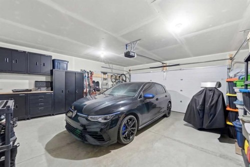 66 Evanscrest Manor Nw, Calgary, AB - Indoor Photo Showing Garage