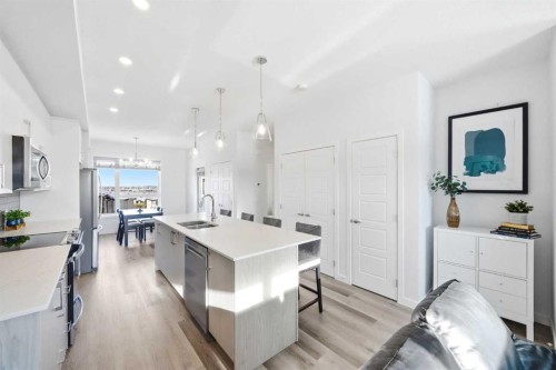 66 Evanscrest Manor Nw, Calgary, AB - Indoor Photo Showing Kitchen With Double Sink With Upgraded Kitchen