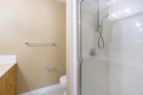 120 Cedarwood Lane Sw, Calgary, AB - Indoor Photo Showing Bathroom