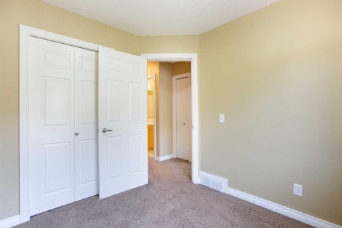 120 Cedarwood Lane Sw, Calgary, AB - Indoor Photo Showing Other Room
