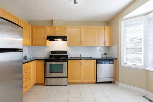 120 Cedarwood Lane Sw, Calgary, AB - Indoor Photo Showing Kitchen