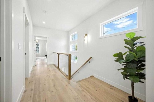 926 21 Avenue Nw, Calgary, AB - Indoor Photo Showing Other Room