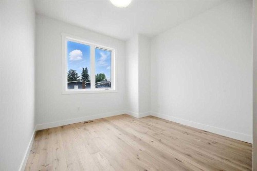 926 21 Avenue Nw, Calgary, AB - Indoor Photo Showing Other Room