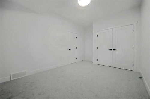926 21 Avenue Nw, Calgary, AB - Indoor Photo Showing Other Room