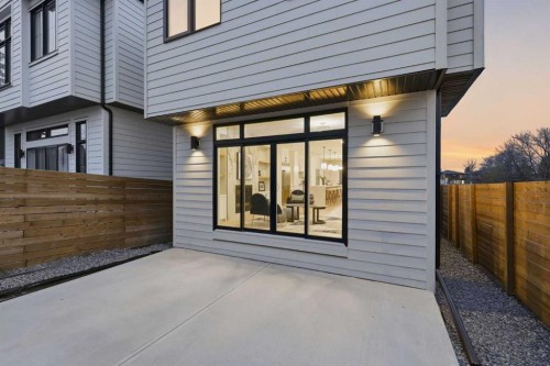 926 21 Avenue Nw, Calgary, AB - Outdoor With Exterior