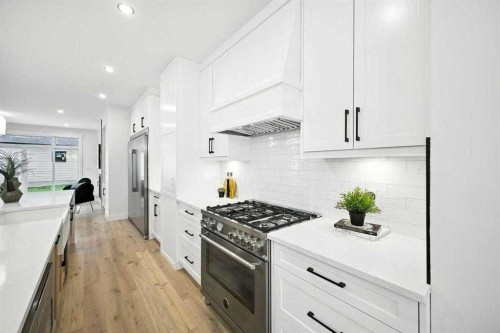 926 21 Avenue Nw, Calgary, AB - Indoor Photo Showing Kitchen With Upgraded Kitchen