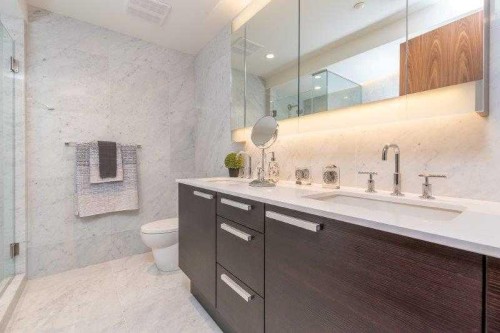 807-738 1 Avenue Sw, Calgary, AB - Indoor Photo Showing Bathroom