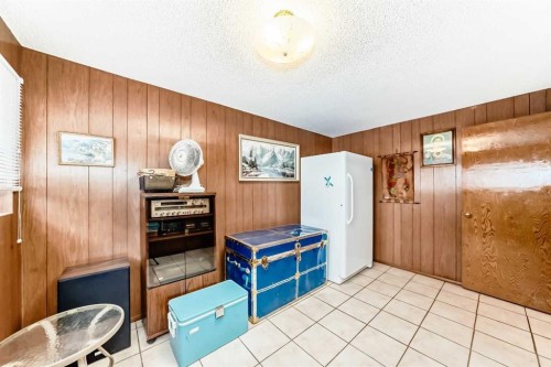 42 Fullerton Road Se, Calgary, AB - Indoor