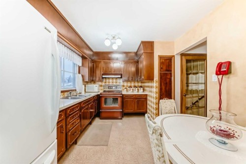 42 Fullerton Road Se, Calgary, AB - Indoor Photo Showing Kitchen With Double Sink
