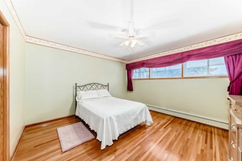 42 Fullerton Road Se, Calgary, AB - Indoor Photo Showing Bedroom