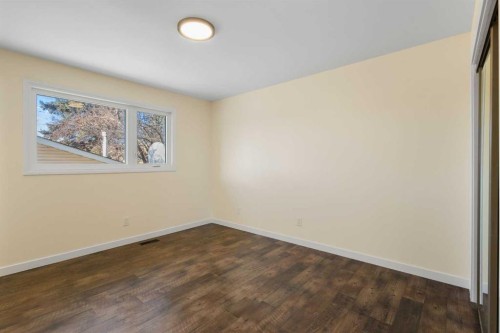 95 Silver Brook Drive Nw, Calgary, AB - Indoor Photo Showing Other Room