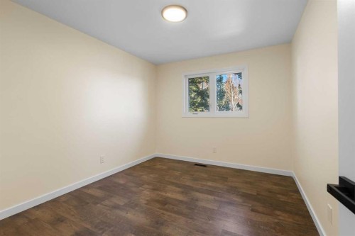 95 Silver Brook Drive Nw, Calgary, AB - Indoor Photo Showing Other Room