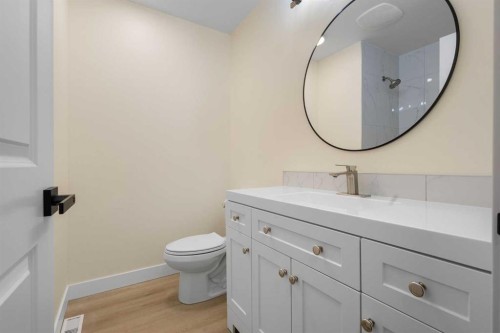 95 Silver Brook Drive Nw, Calgary, AB - Indoor Photo Showing Bathroom