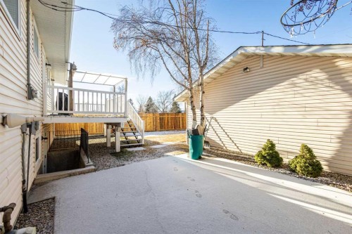 95 Silver Brook Drive Nw, Calgary, AB - Outdoor With Deck Patio Veranda With Exterior