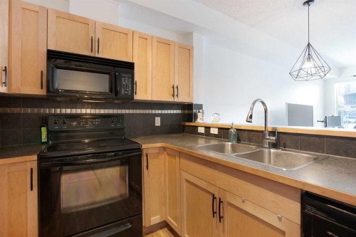 1116-211 Aspen Stone Boulevard Sw, Calgary, AB - Indoor Photo Showing Kitchen With Double Sink