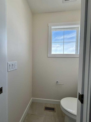 695 Buffaloberry Manor Se, Calgary, AB - Indoor Photo Showing Bathroom