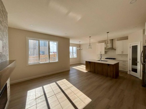695 Buffaloberry Manor Se, Calgary, AB - Indoor Photo Showing Kitchen