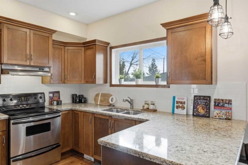 507 17 Avenue Nw, Calgary, AB - Indoor Photo Showing Kitchen With Double Sink