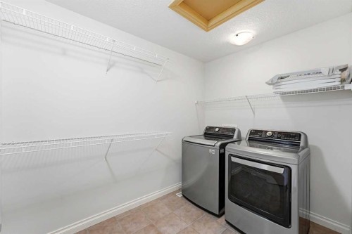 507 17 Avenue Nw, Calgary, AB - Indoor Photo Showing Laundry Room