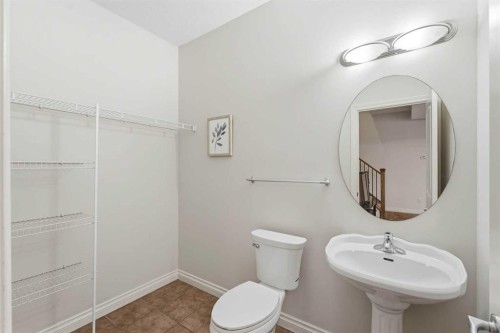 507 17 Avenue Nw, Calgary, AB - Indoor Photo Showing Bathroom