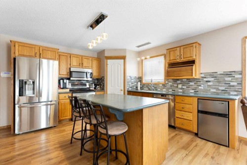 131 Cambria Road, Strathmore, AB - Indoor Photo Showing Kitchen