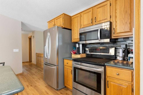 131 Cambria Road, Strathmore, AB - Indoor Photo Showing Kitchen