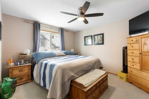 131 Cambria Road, Strathmore, AB - Indoor Photo Showing Bedroom