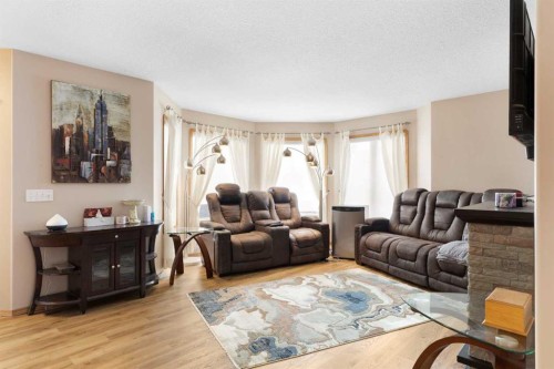 131 Cambria Road, Strathmore, AB - Indoor Photo Showing Living Room