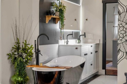 4636 Montana Drive Nw, Calgary, AB - Indoor Photo Showing Bathroom