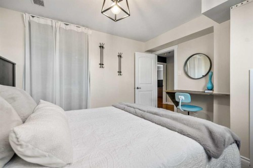 4636 Montana Drive Nw, Calgary, AB - Indoor Photo Showing Bedroom