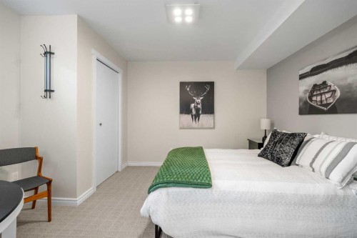 4636 Montana Drive Nw, Calgary, AB - Indoor Photo Showing Bedroom