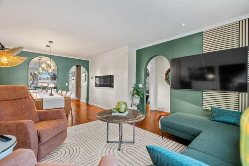 4636 Montana Drive Nw, Calgary, AB - Indoor Photo Showing Living Room
