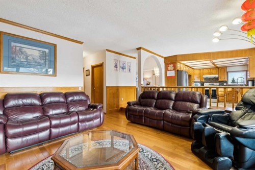 2203 Sirocco Drive Sw, Calgary, AB - Indoor Photo Showing Living Room