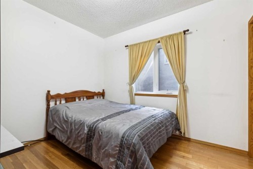 2203 Sirocco Drive Sw, Calgary, AB - Indoor Photo Showing Bedroom