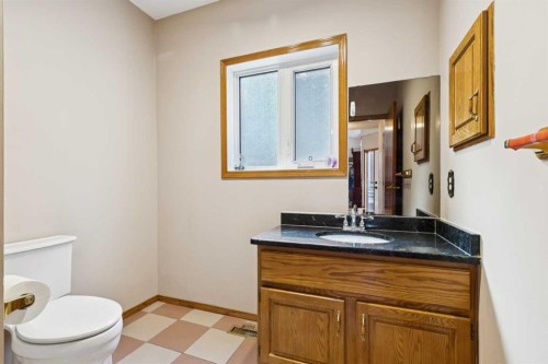 2203 Sirocco Drive Sw, Calgary, AB - Indoor Photo Showing Bathroom