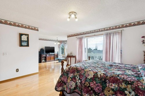 2203 Sirocco Drive Sw, Calgary, AB - Indoor Photo Showing Bedroom