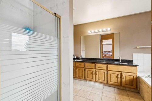 2203 Sirocco Drive Sw, Calgary, AB - Indoor Photo Showing Bathroom