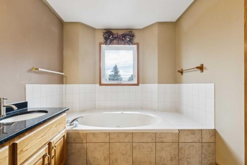 2203 Sirocco Drive Sw, Calgary, AB - Indoor Photo Showing Bathroom