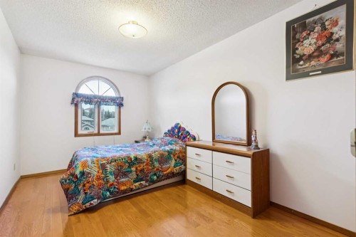 2203 Sirocco Drive Sw, Calgary, AB - Indoor Photo Showing Bedroom