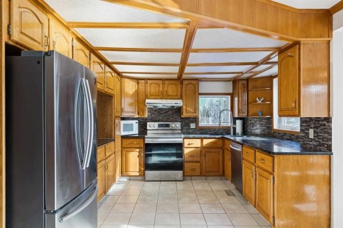 2203 Sirocco Drive Sw, Calgary, AB - Indoor Photo Showing Kitchen