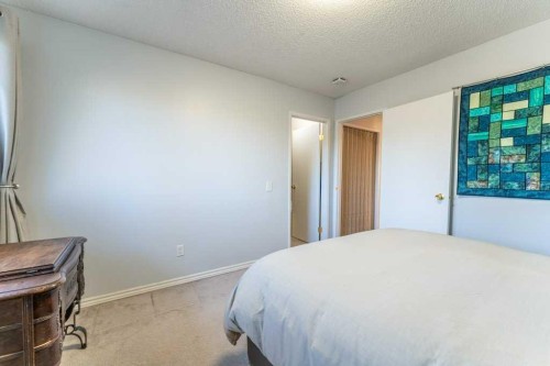 9-6503 Ranchview Drive Nw, Calgary, AB - Indoor Photo Showing Bedroom
