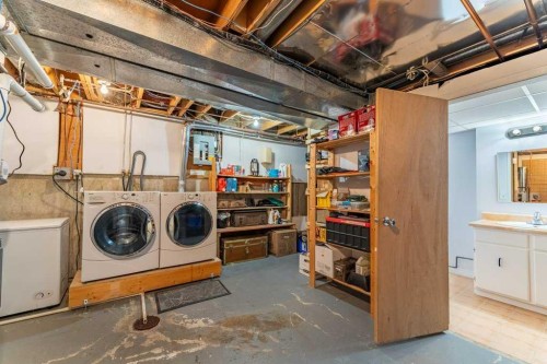 9-6503 Ranchview Drive Nw, Calgary, AB - Indoor Photo Showing Laundry Room