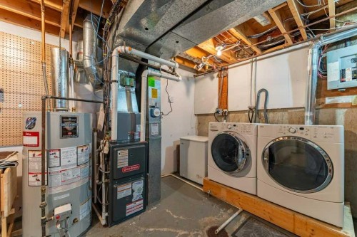 9-6503 Ranchview Drive Nw, Calgary, AB - Indoor Photo Showing Laundry Room
