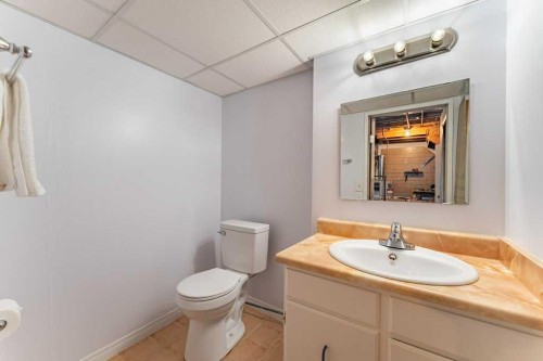 9-6503 Ranchview Drive Nw, Calgary, AB - Indoor Photo Showing Bathroom