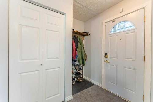 9-6503 Ranchview Drive Nw, Calgary, AB - Indoor Photo Showing Other Room