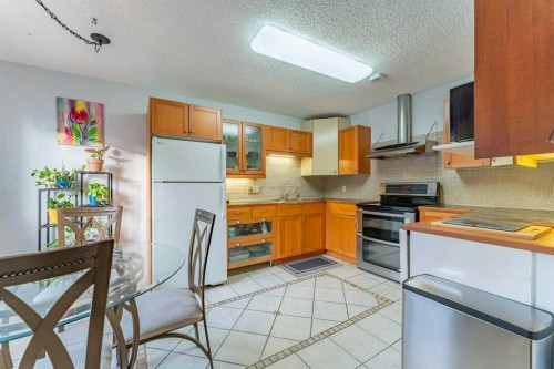 9-6503 Ranchview Drive Nw, Calgary, AB - Indoor Photo Showing Kitchen