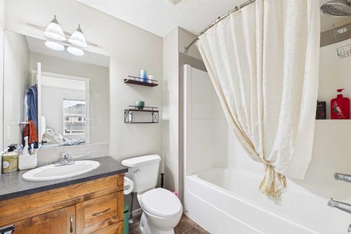 121 River Heights Crescent, Cochrane, AB - Indoor Photo Showing Bathroom