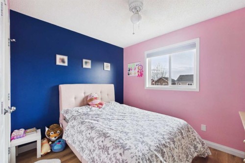 121 River Heights Crescent, Cochrane, AB - Indoor Photo Showing Bedroom