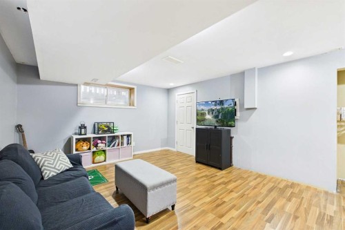 121 River Heights Crescent, Cochrane, AB - Indoor