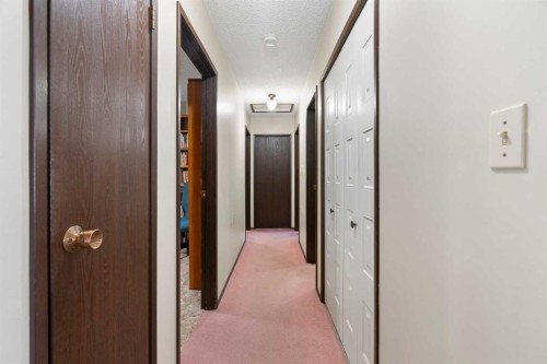 4214 50 Avenue, Olds, AB - Indoor Photo Showing Other Room